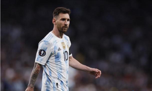 原来她就是屠洪刚的亲生母亲！唱的歌很多人都听过，难怪儿子能红